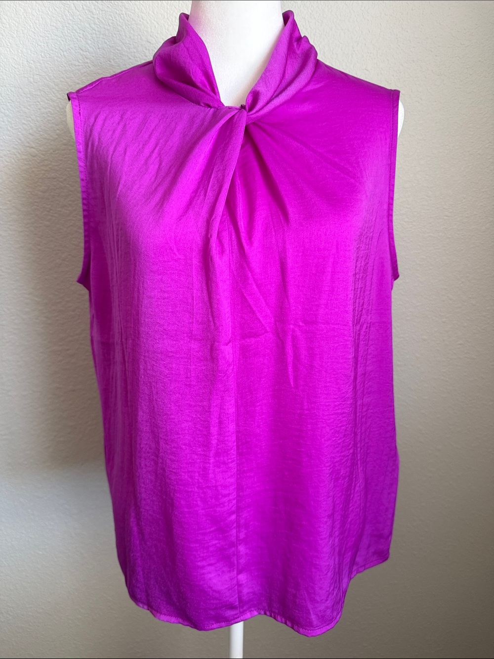NWT Banana Republic Sleeveless Twist-Neck Camisole in Fuchsia